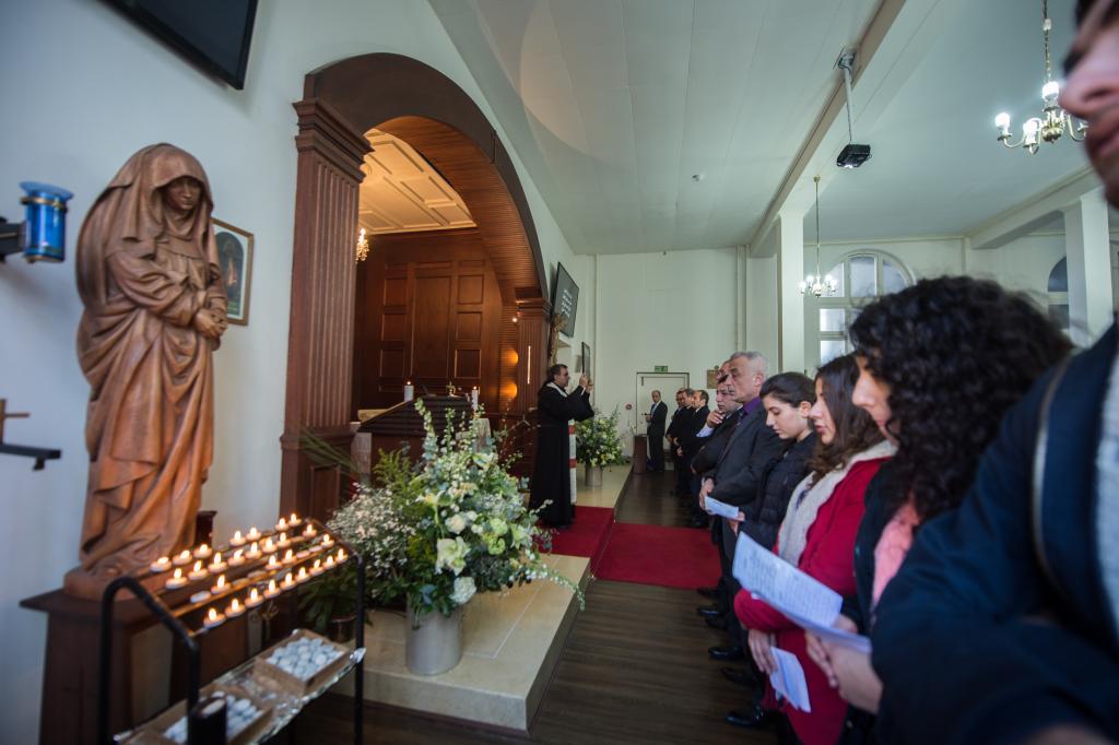 Cardinal prays for people of Beirut