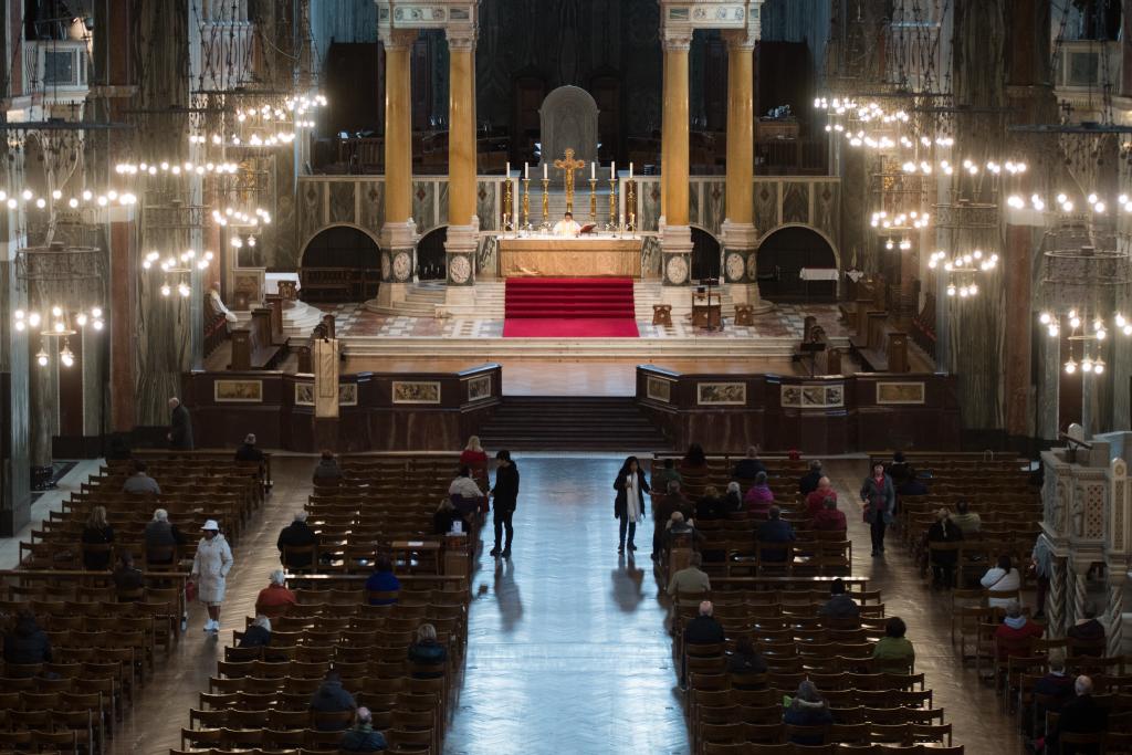 Masses to take place without congregations