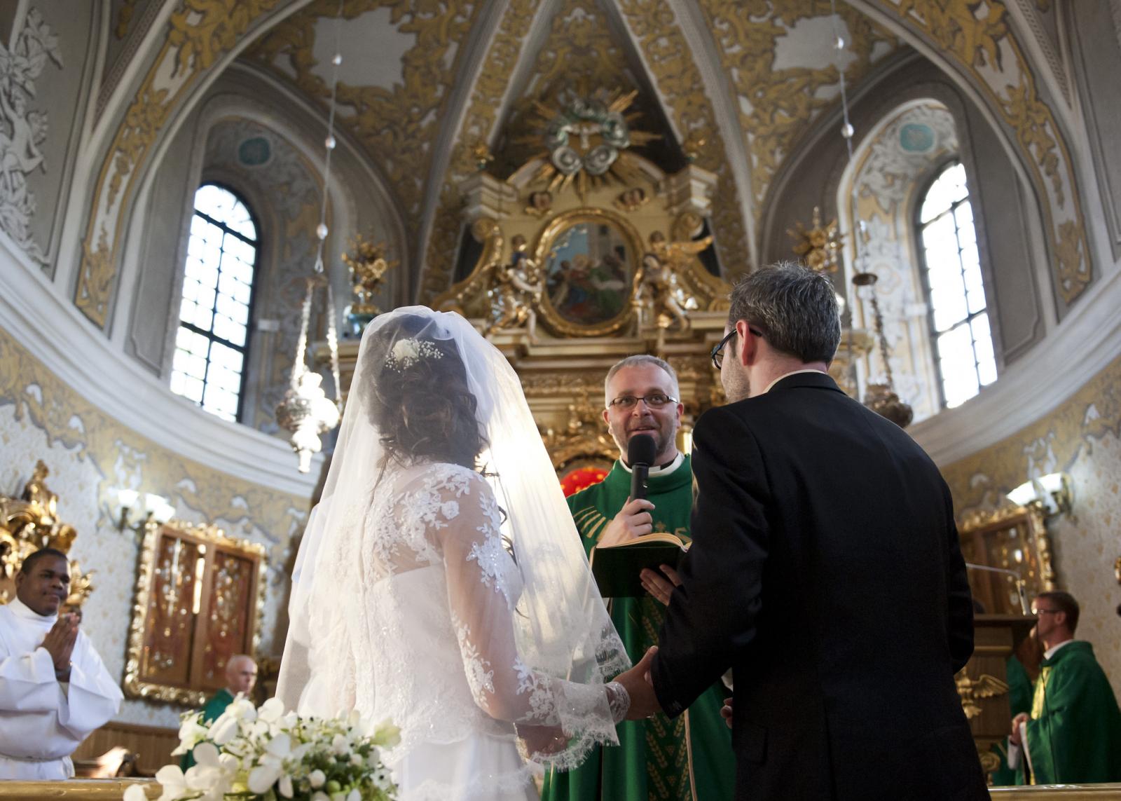 Pope’s Prayer Intention for June: For young people who are preparing for marriage