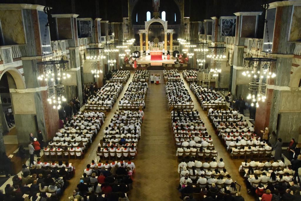 Thousands fill Cathedral for Altar Servers Mass