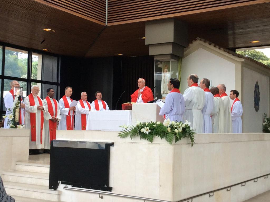 Mary asks us to pray for peace, Cardinal tells pilgrims in Fatima
