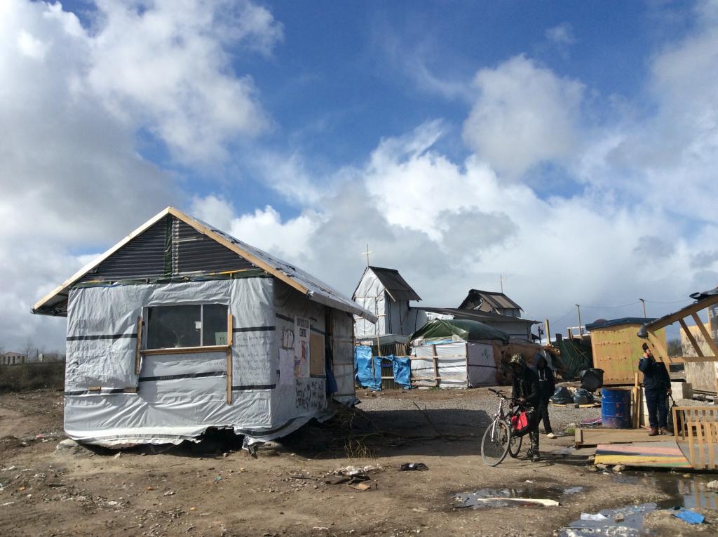 Calais: Speaking up for young migrants