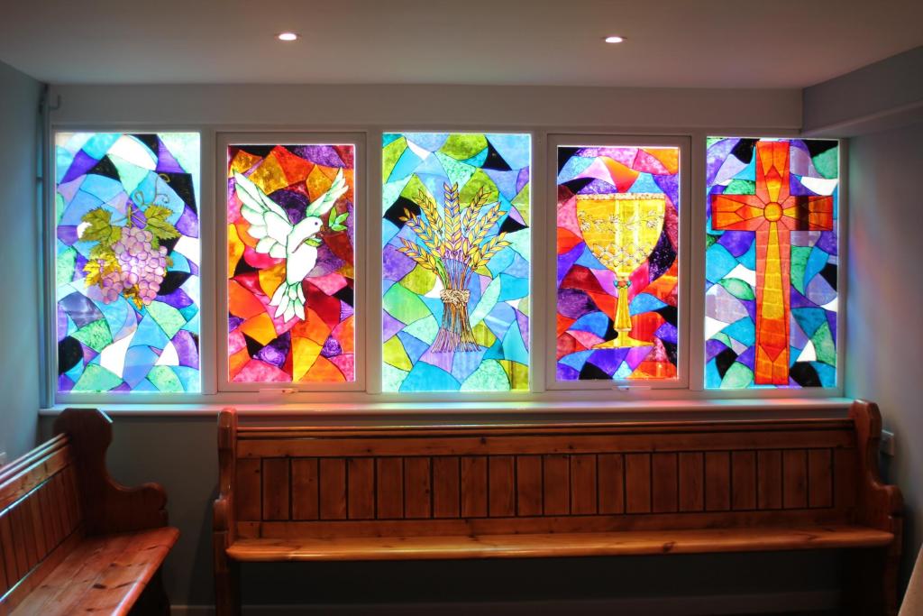 Bishop Paul McAleenan blesses new chapel at Divine Saviour Primary School, Abbots Langley