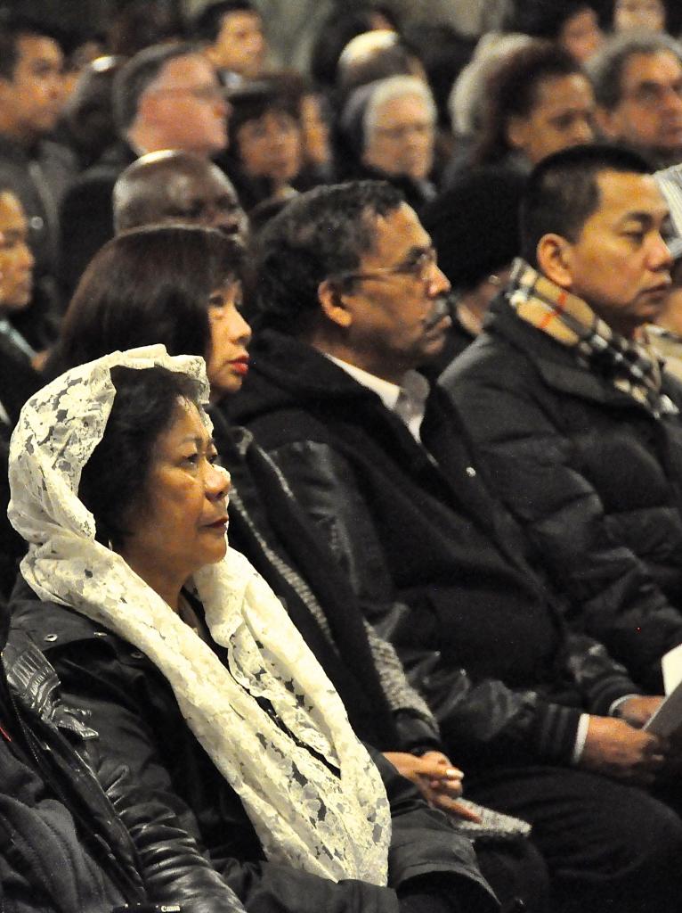 Archbishop holds Mass for the Philippines’ typhoon sufferers