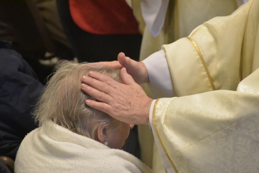 ‘Offer the sick pastoral and spiritual care,’ says Cardinal Vincent