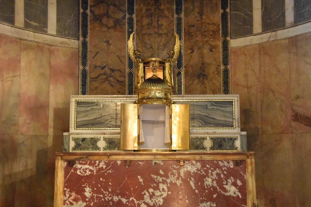 Cardinal Vincent Celebrates Good Friday in Central London