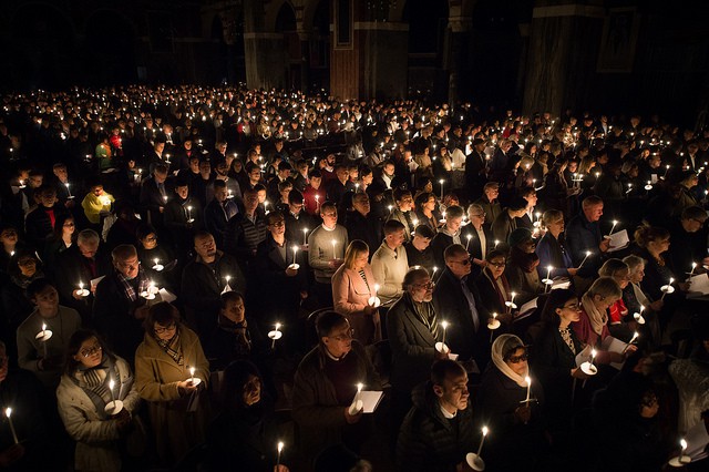 Cardinal Nichols reflects on the renewing light of Christ at Easter Vigil