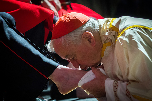Cardinal Vincent washes feet of Chelsea Pensioners during Mass of the Lord’s Supper