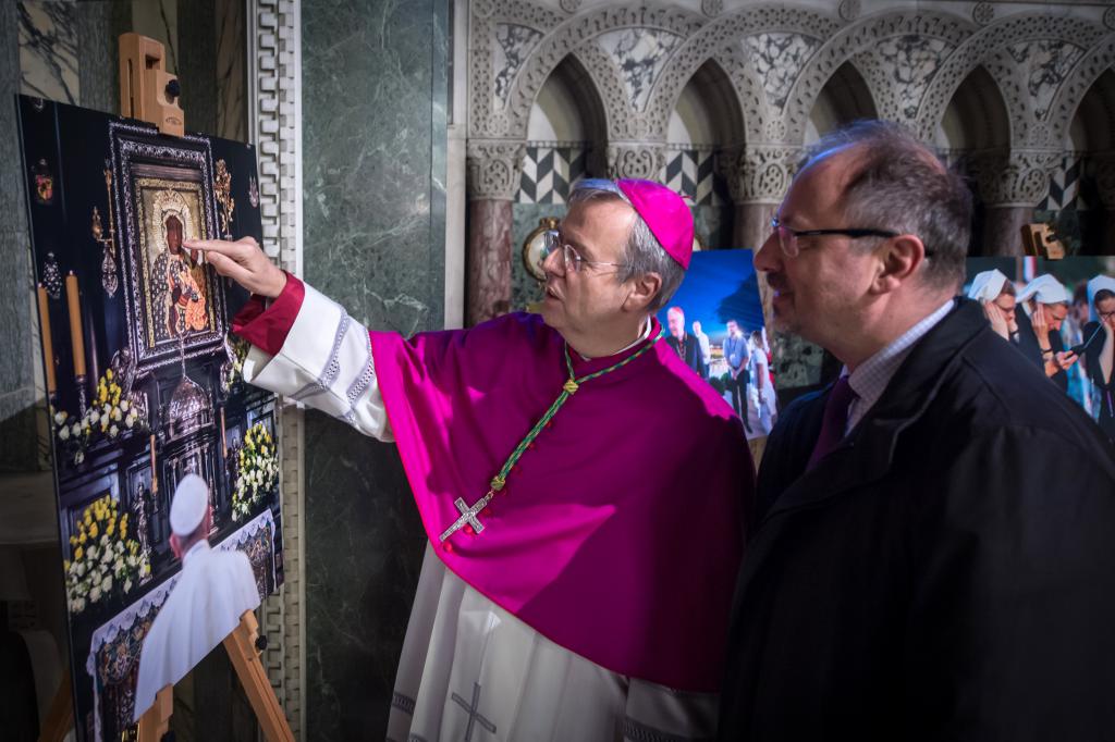 Way of the Cross closes Year of Mercy
